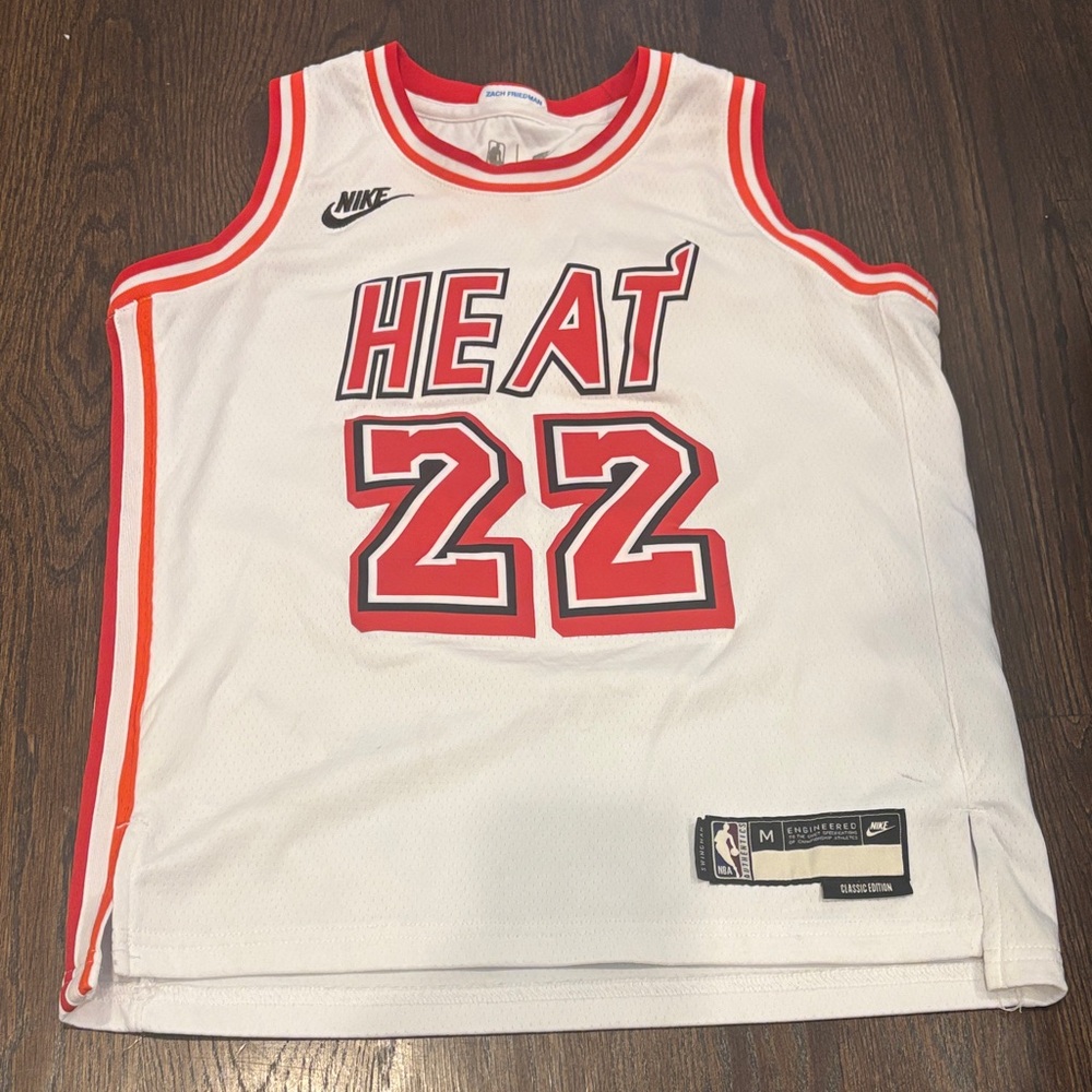 Nike Boy’s White and Red Miami Heat Butler 22 Jersey Size Medium